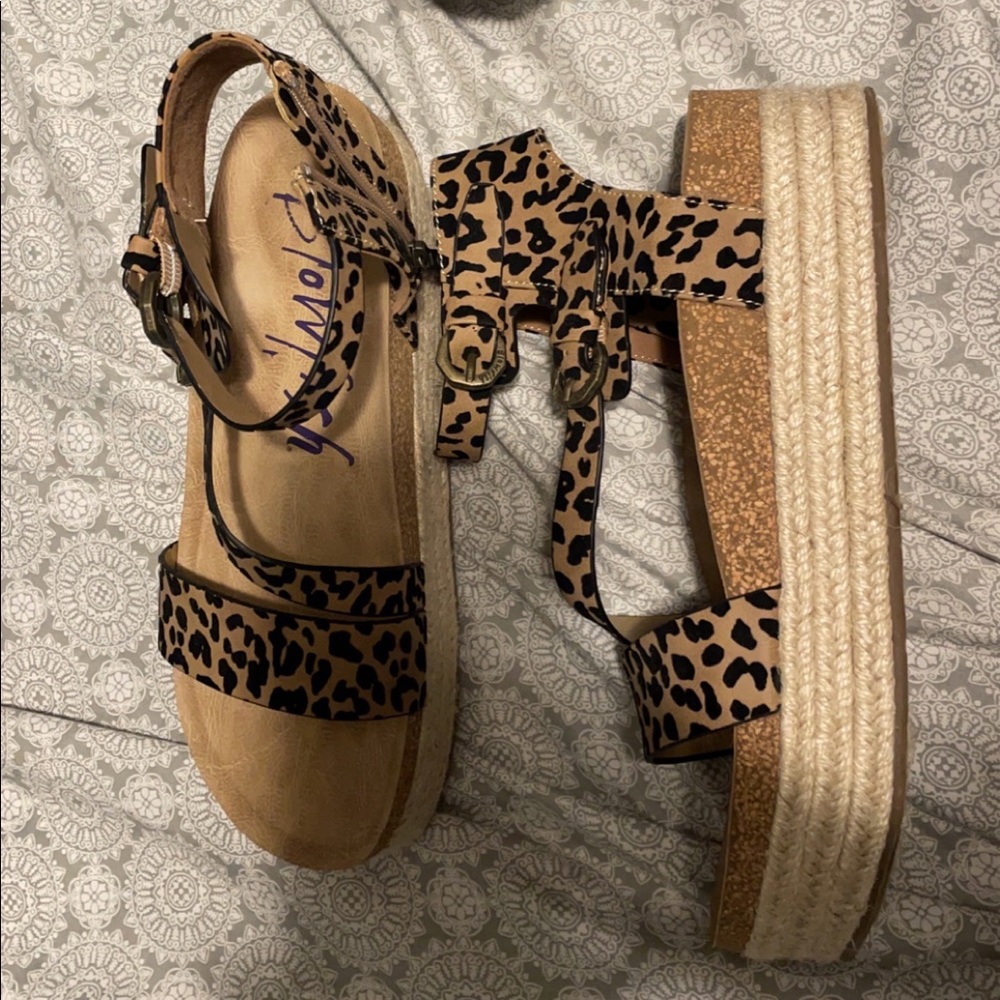 blowfish size 10 sandals